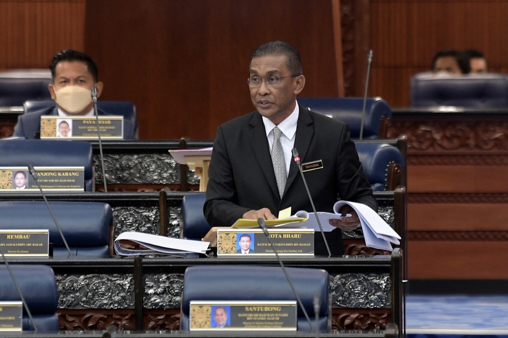 Pertukaran kata-kata panas di Dewan Rakyat atas kenyataan Takiyuddin