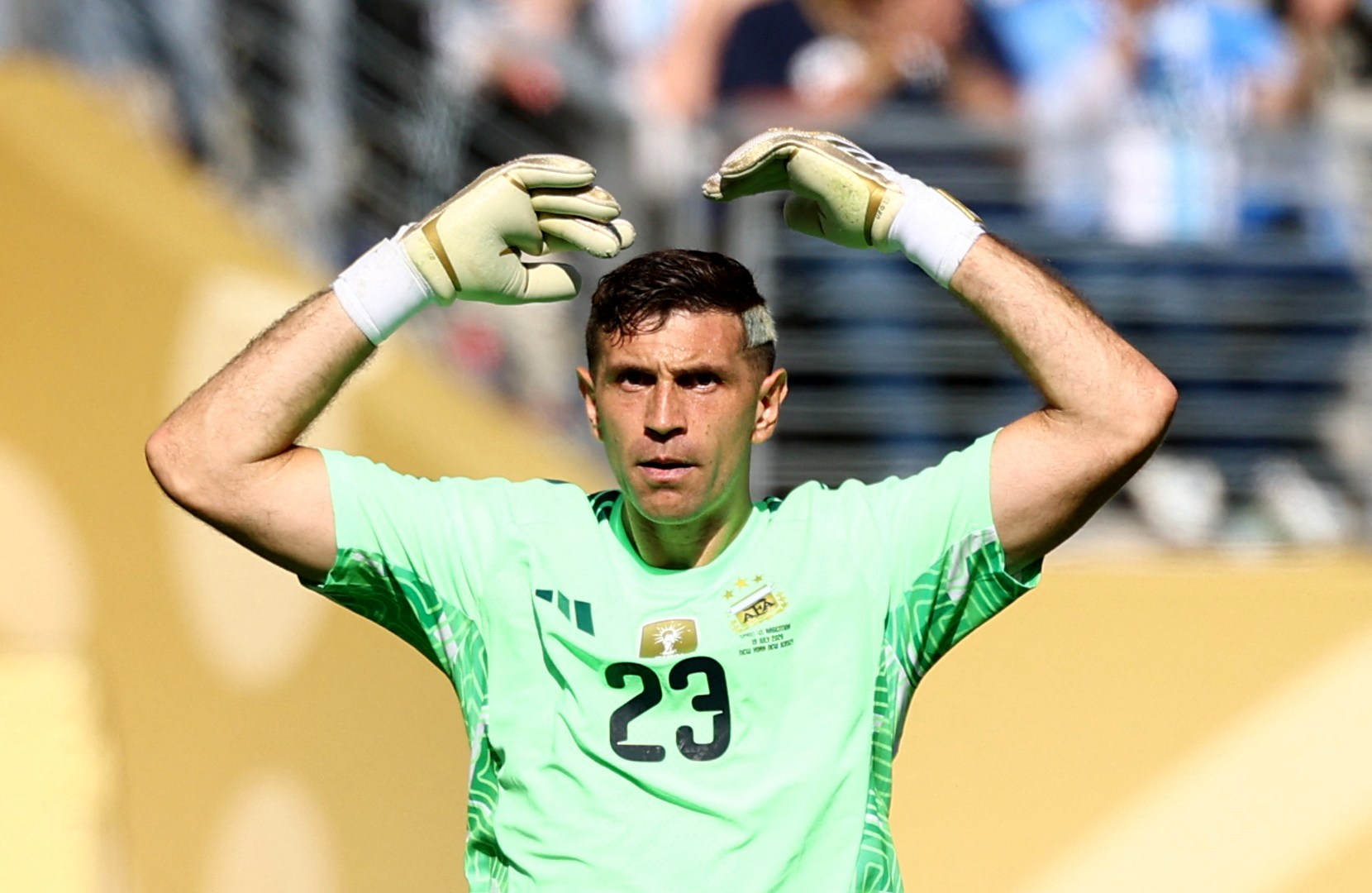 Chelsea completes signing of Argentina goalkeeper Martinez from Aston Villa