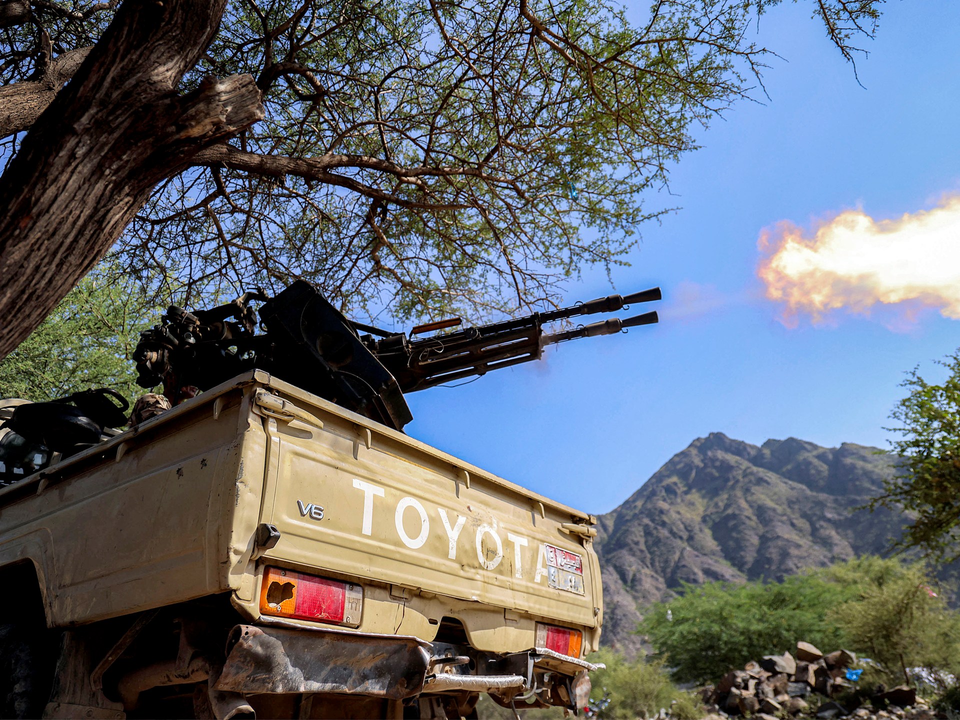Yemen conflict displaces hundreds of thousands as fighting intensifies near Taiz