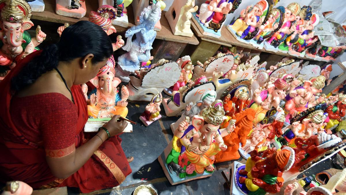 धारवाड़ में पीओपी गणेश मूर्तियों पर प्रतिबंध, डीजे ध्वनि पर लगा जुर्माना