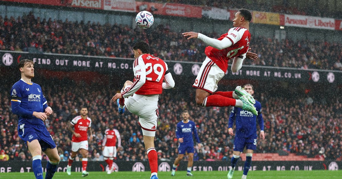 Gabriel's two-way brilliance lifts Arsenal level with City
