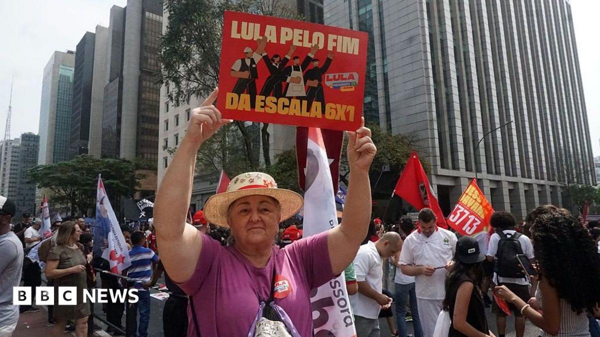 Brazil Congress backs shorter working week ahead of Lula runoff
