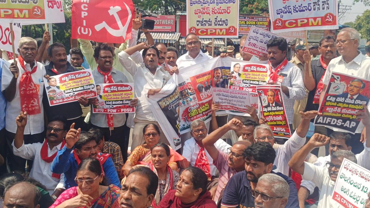 Police detain CPI(M) leaders ahead of planned protests at Maharashtra assembly