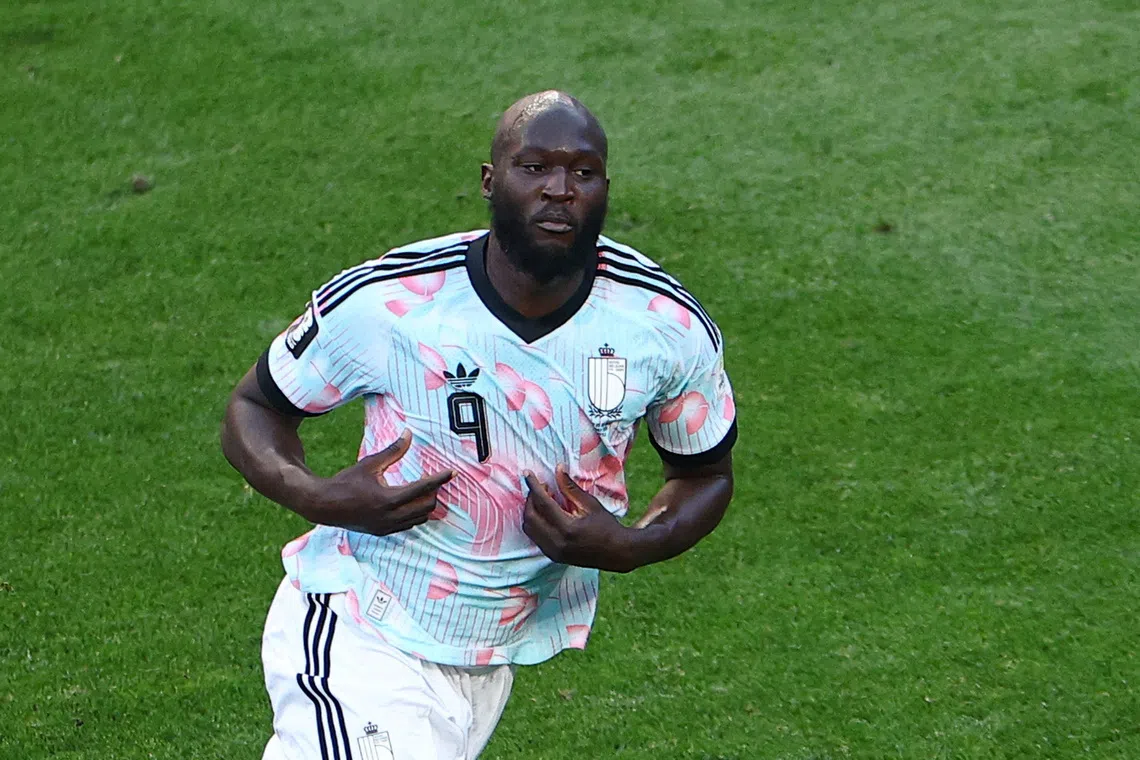 Van Bommel gives no assurances on Lukaku's Turkey test