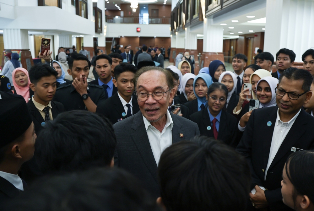 Anwar Pertahankan Peruntukan Pembangunan Lebih Besar untuk Sabah dan Sarawak