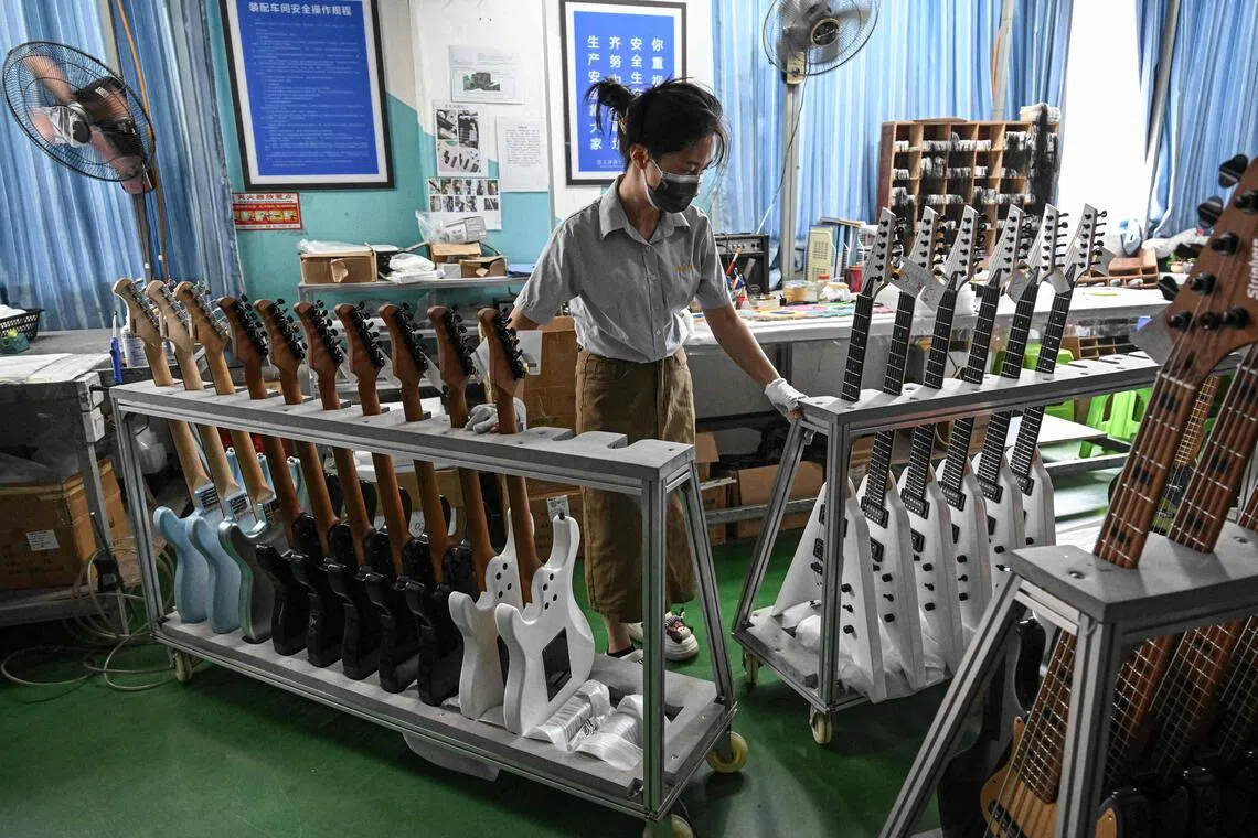 Chinese guitar hub scales global exports to record heights