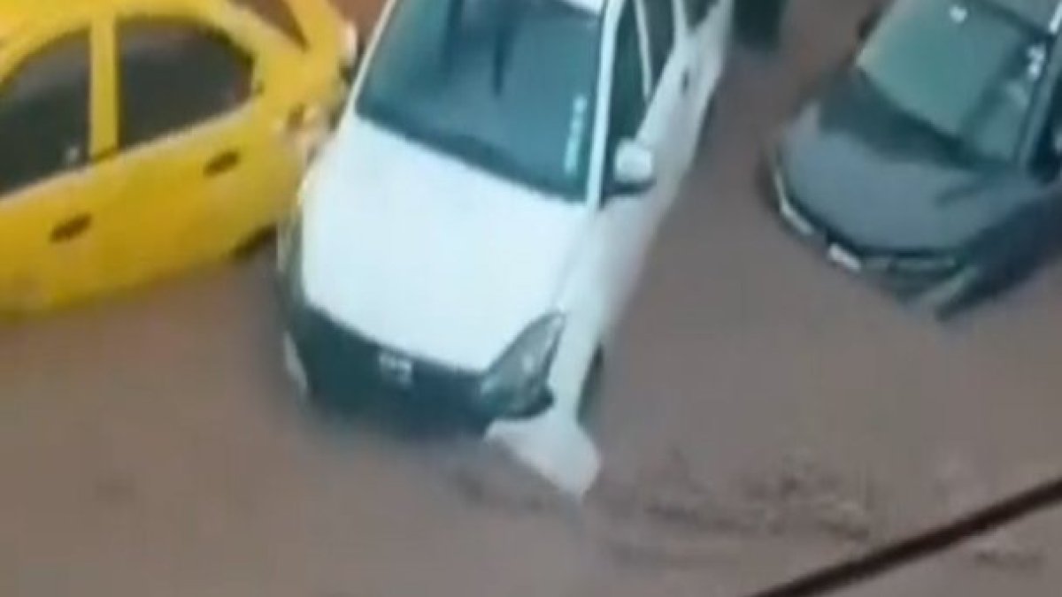Severe rainfall inundates Ecuador's largest city, displacing residents