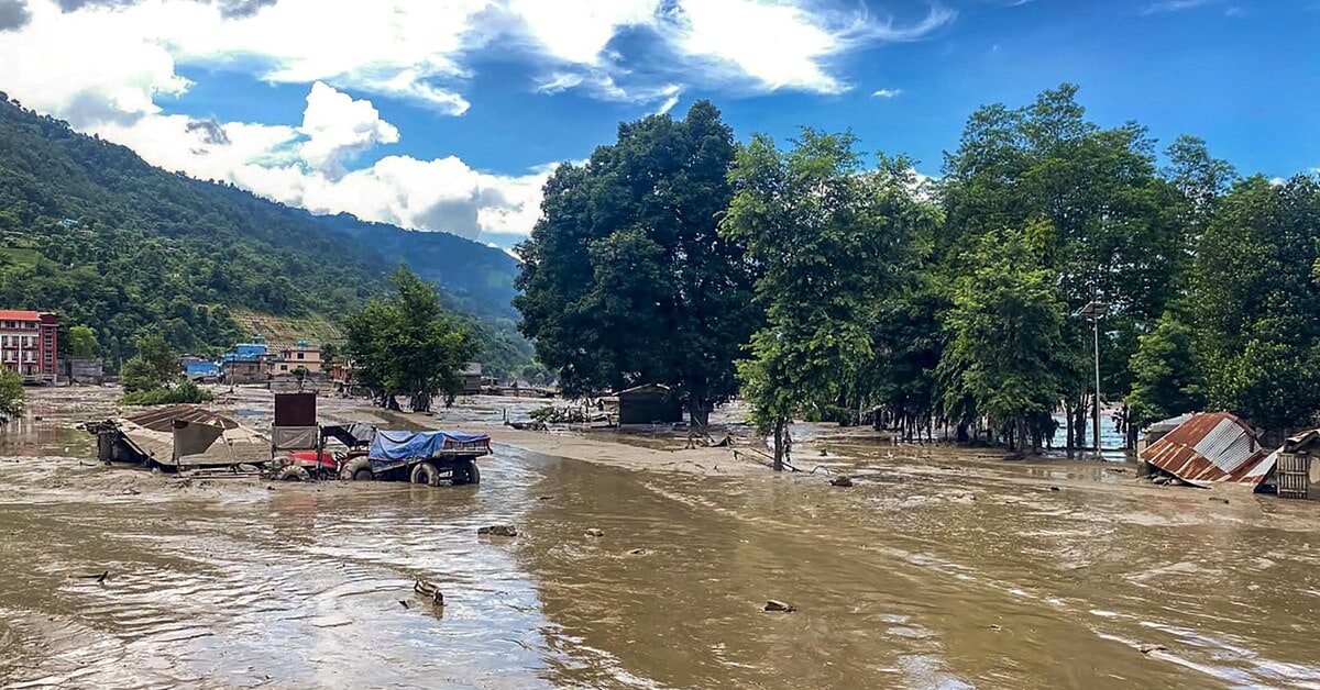 Glacial collapse, not quake, triggered deadly Nepal floods