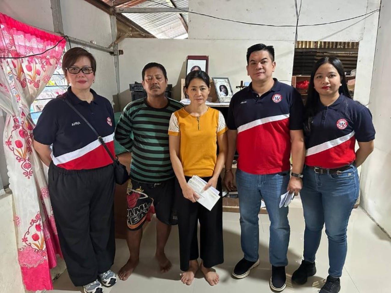 Gatchalian nagbigay tulong sa pamilya ng tatlong biktima sa Tacloban