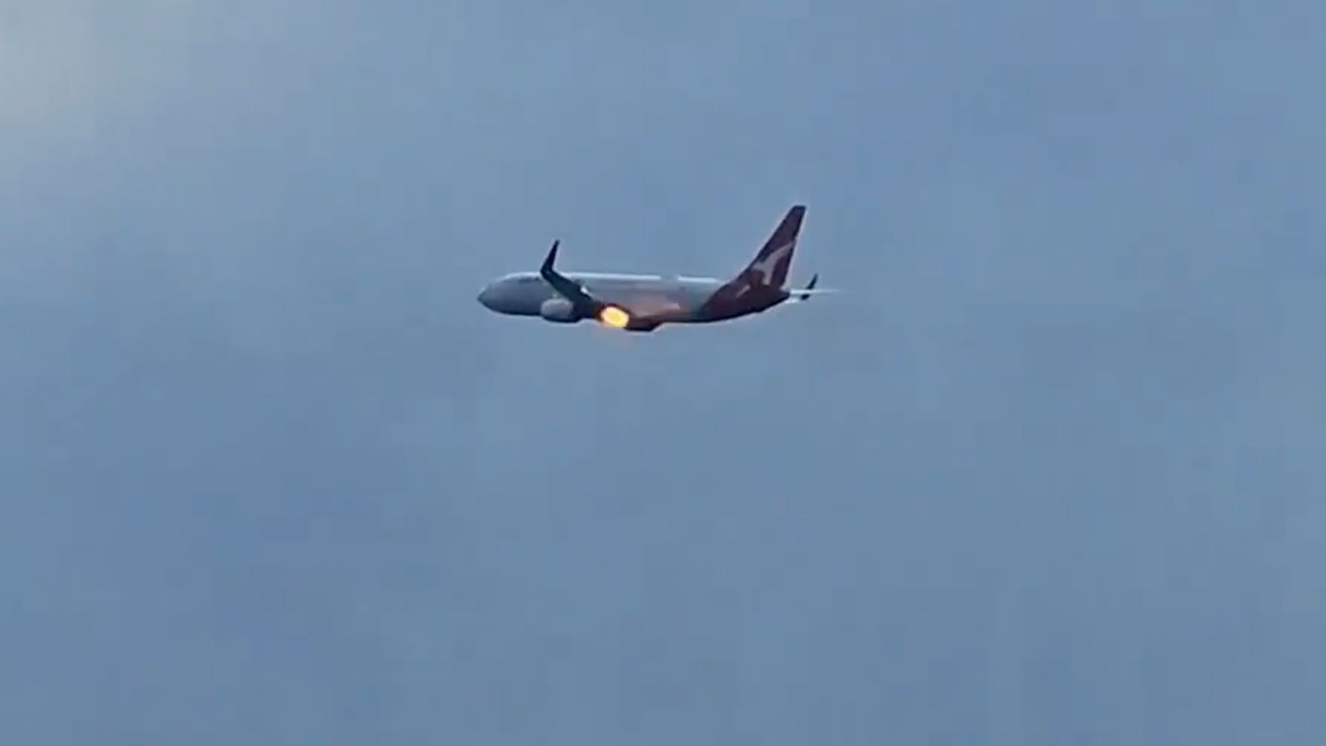 Qantas aircraft experiences engine fire after New Zealand departure