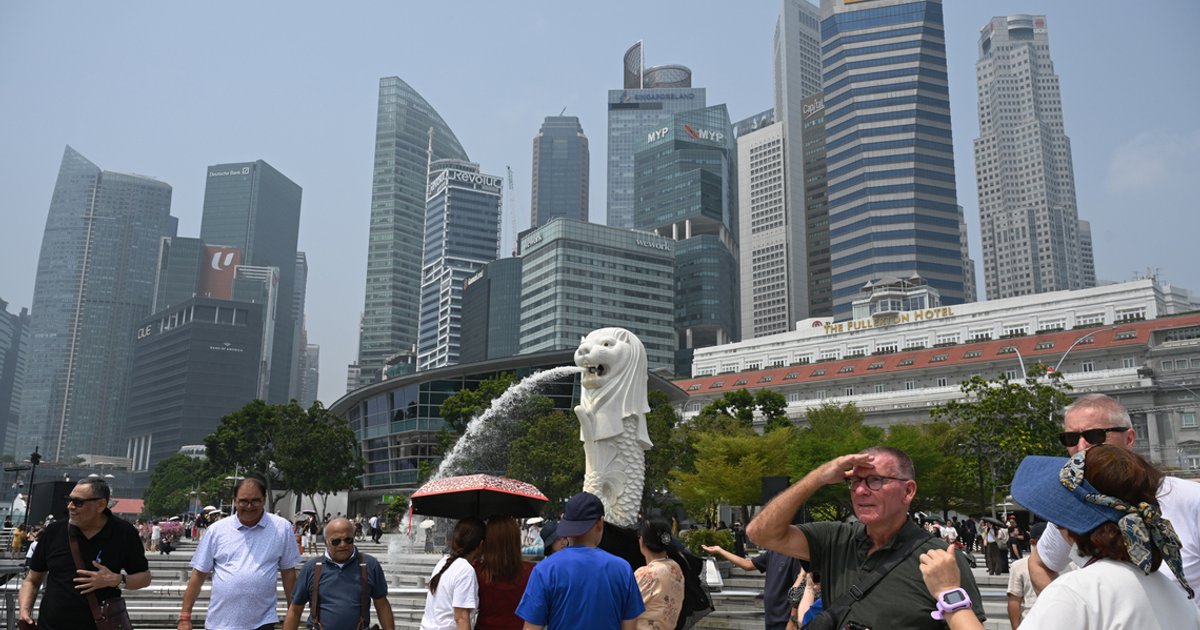 Singapore tourism board revokes travel agent licence over financial concerns