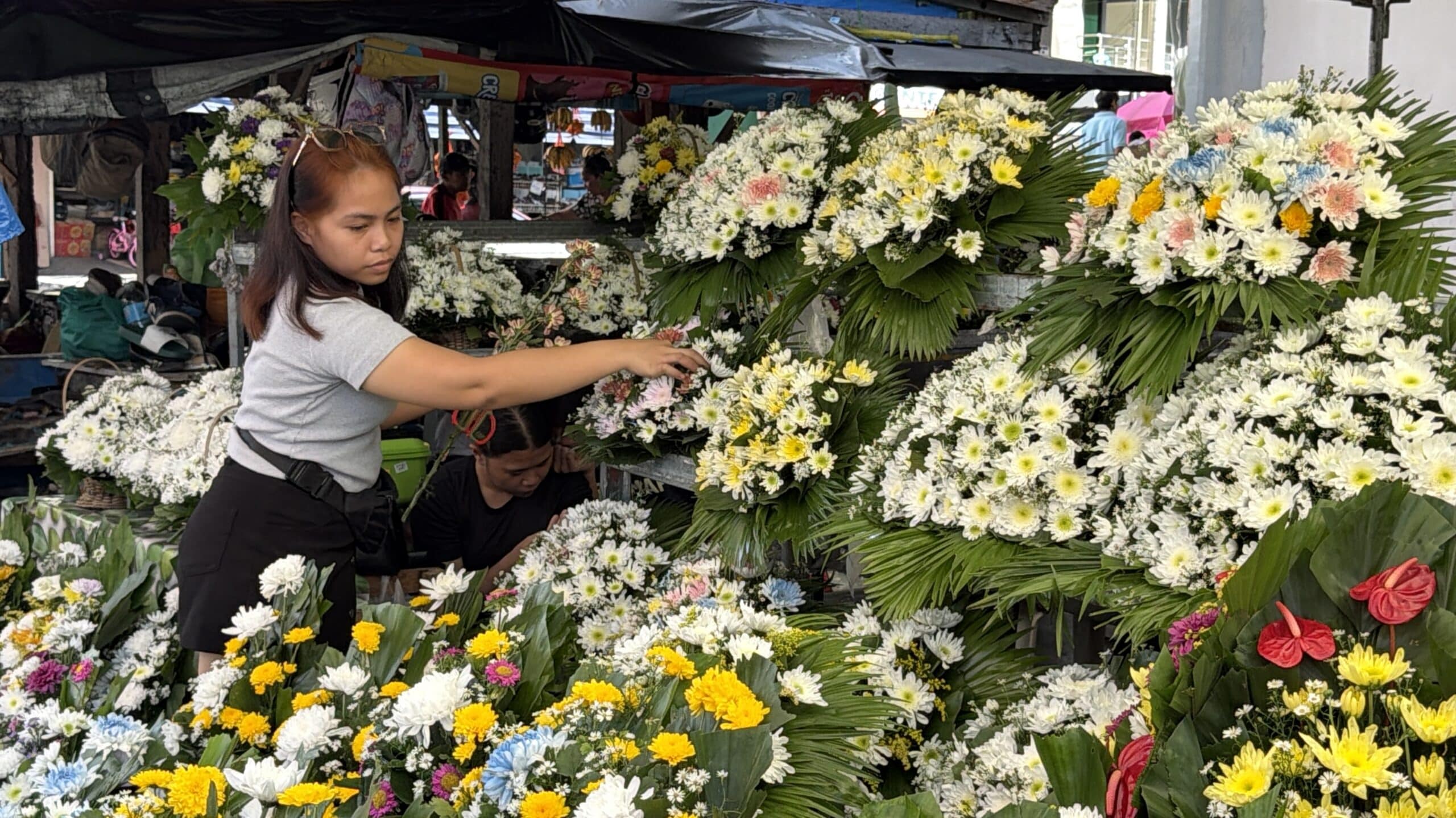 Bohol flower vendors raise prices as Undas season approaches