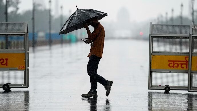 Cloud Cover Threatens Moon Sightings for Karwa Chauth Across India