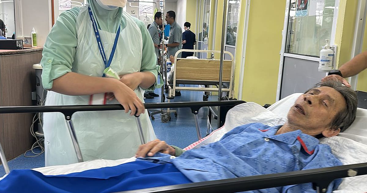 Legenda hoki akhirnya mendapat katil di wad hospital
