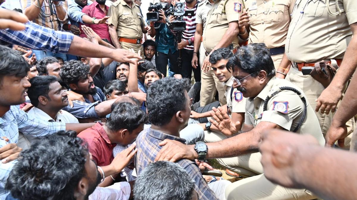 Tamil Nadu govt denies curbing worker rights after Samsung protest arrests