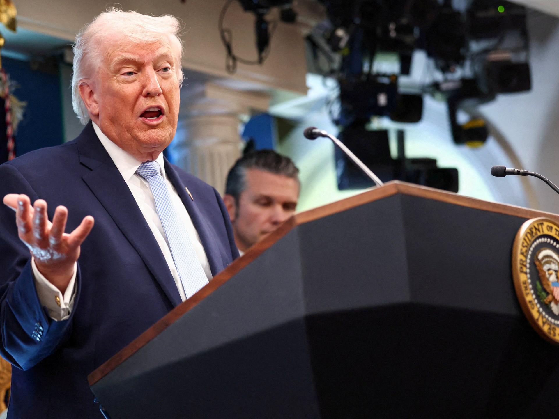 Trump considers relocating White House press briefing room