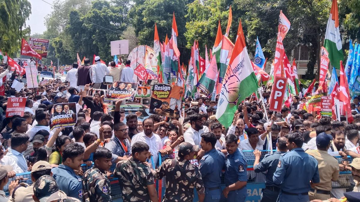 Telangana Congress leaders held during Lok Bhavan protest march