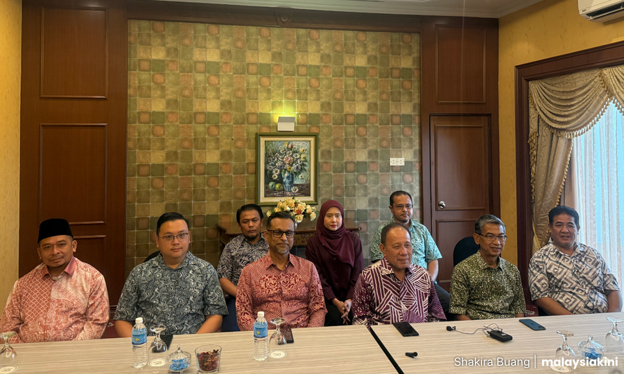 Negeri Sembilan MB raises alarm over exco members' office access
