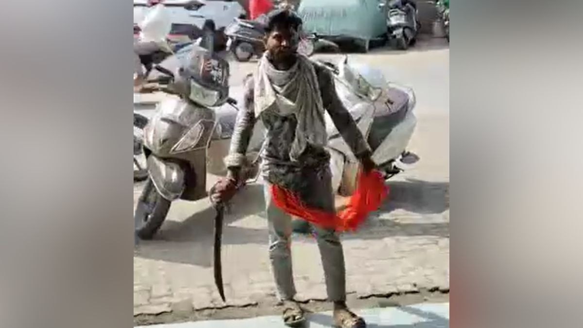 नागपुर में मोबाइल मरम्मत विवाद: ग्राहक तलवार लेकर दुकान में पहुंचा