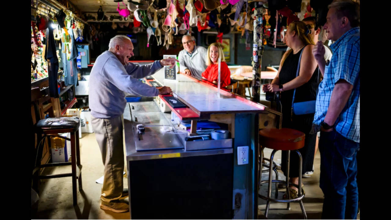 103-year-old WWII veteran runs Maryland basement bar for six decades