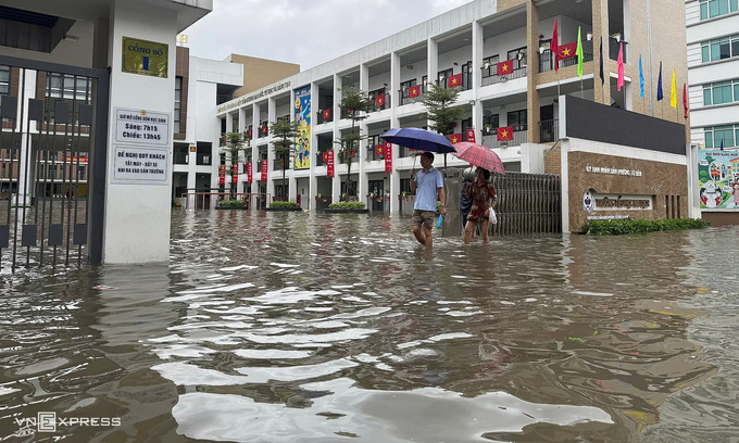 Hanoi schools pivot to online classes as Storm Narra threatens disruptions