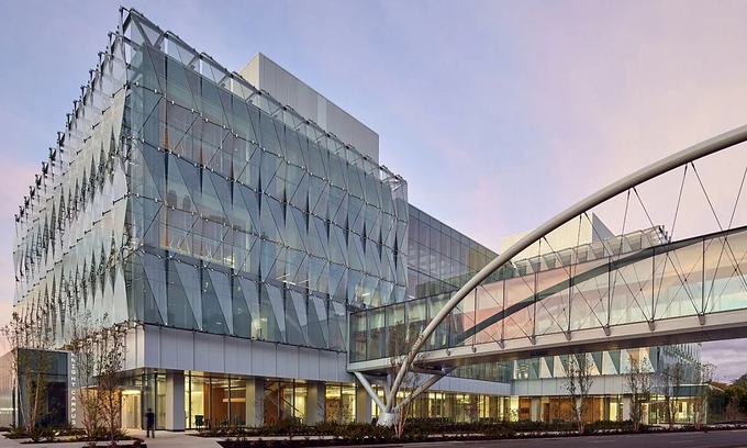 Nike Founder Knight Pledges $1B to Oregon University Engineering College