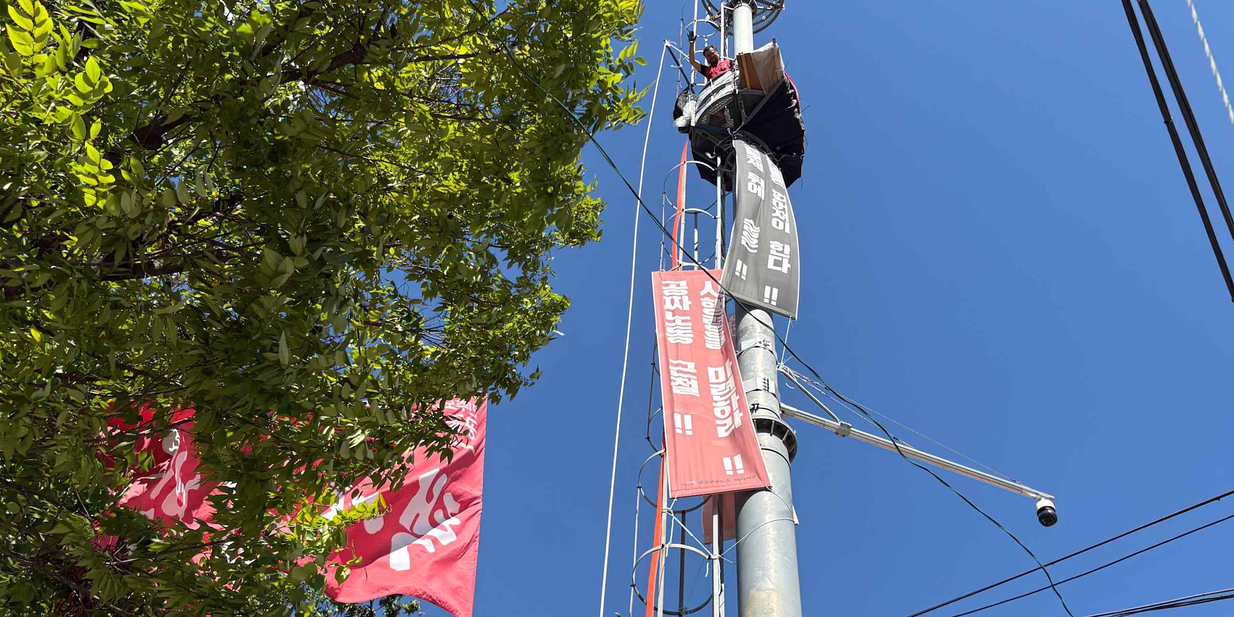 South Korean taxi driver's rooftop protest spotlights wage inequality crisis