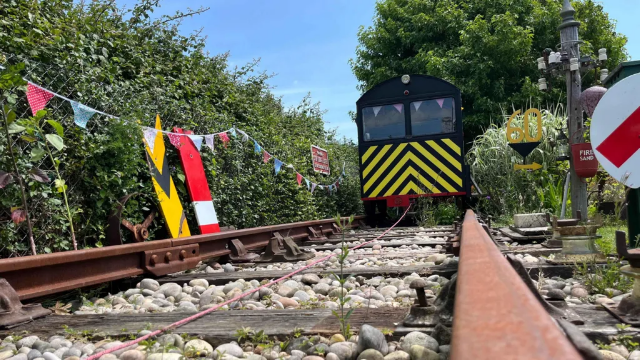 Retired engineer builds functional 50-foot railway in English garden