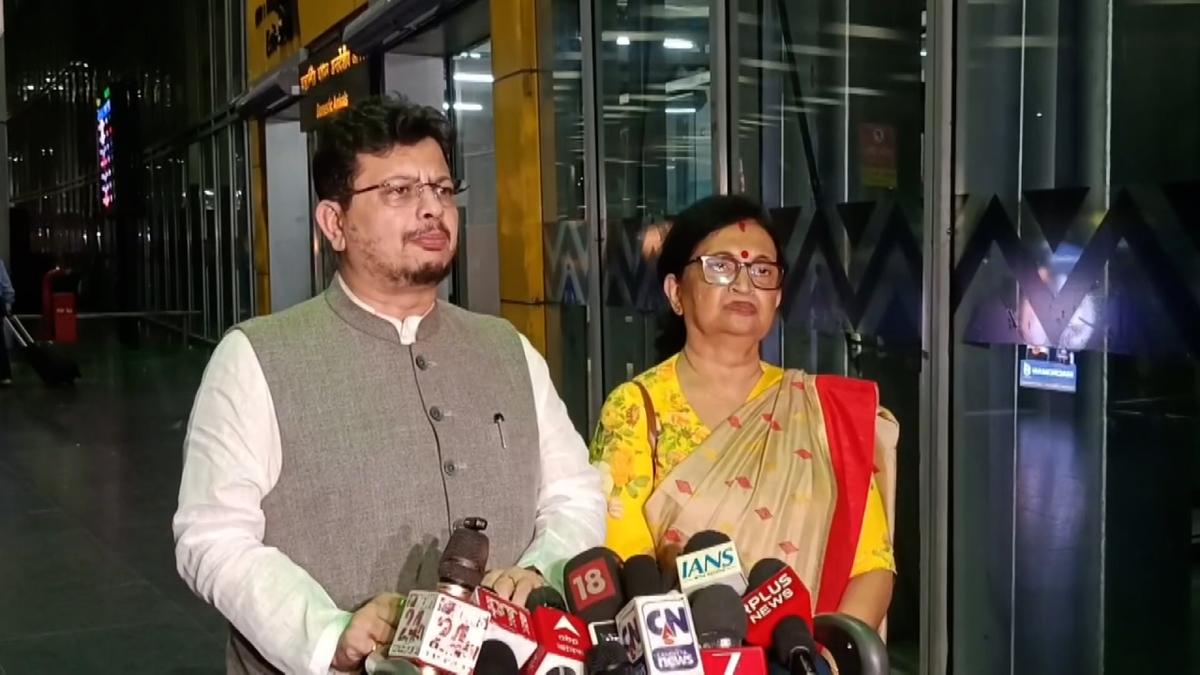 EC freezes TMC symbol ahead of Bengal bypolls; opposition cries foul
