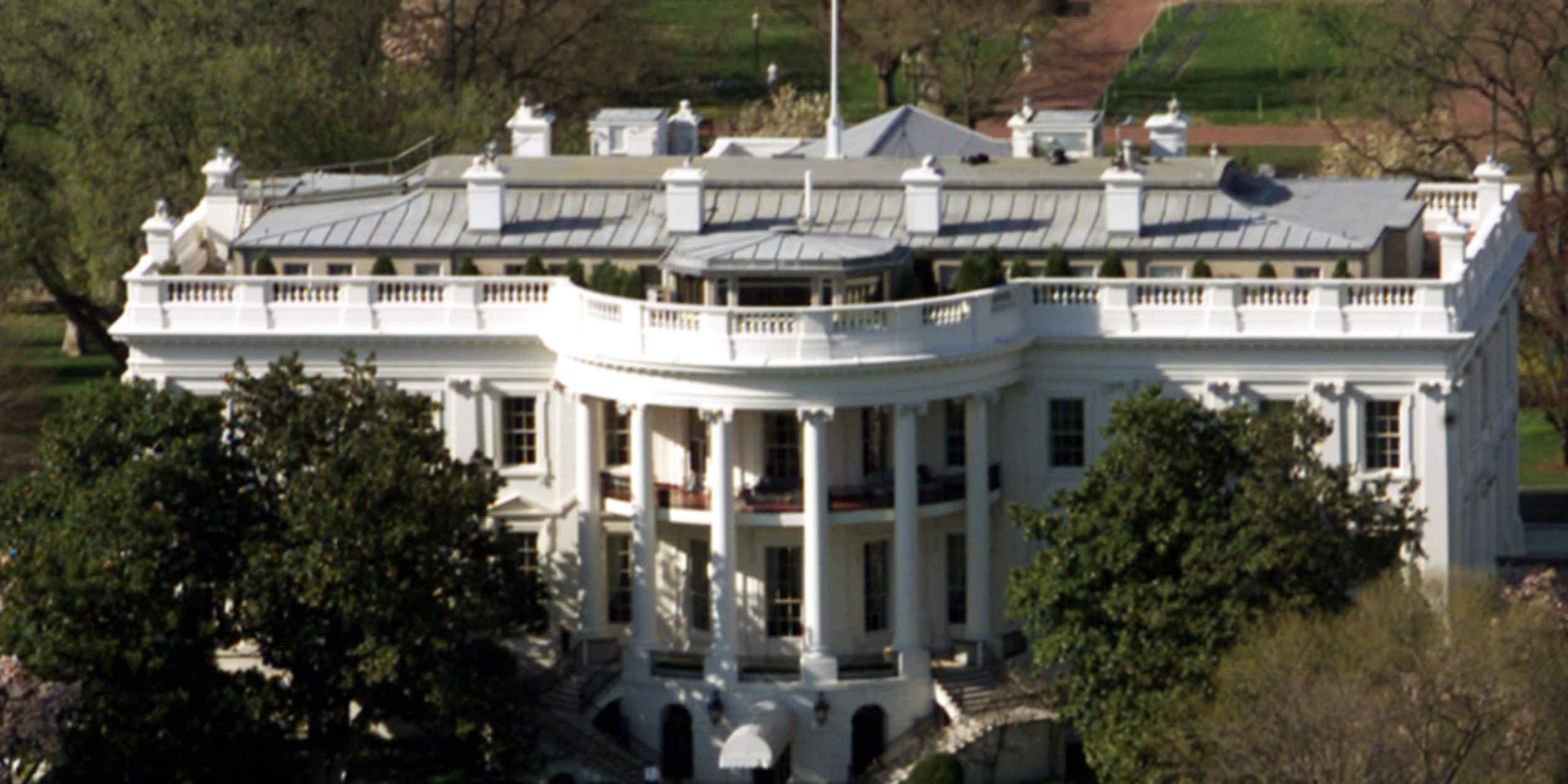 White House restores press credentials for major news outlets