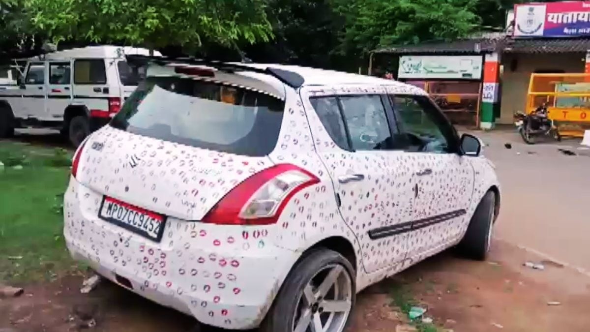 Lipstick-Covered 'Kissing Car' Stunt in Gwalior Triggers Traffic Fine