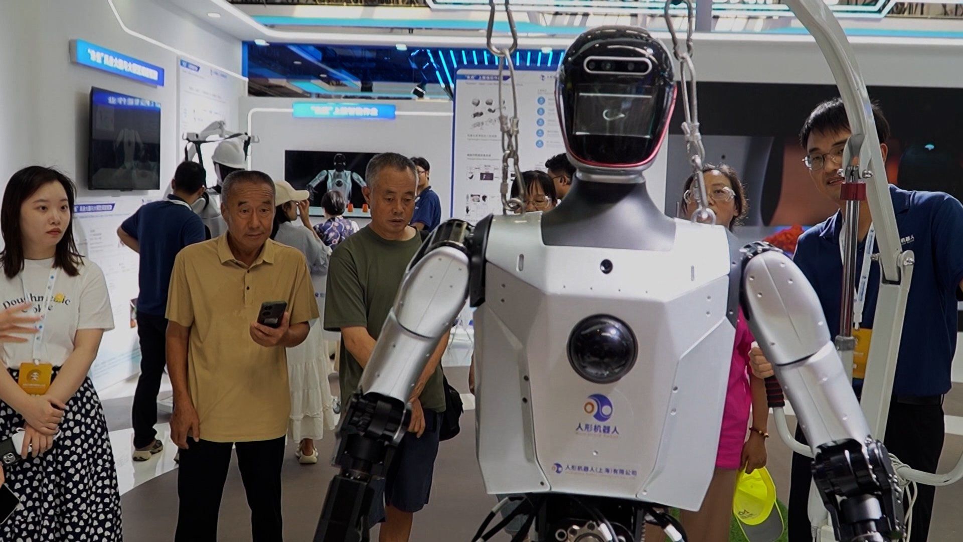 Artificial intelligence transforms daily routines across urban China