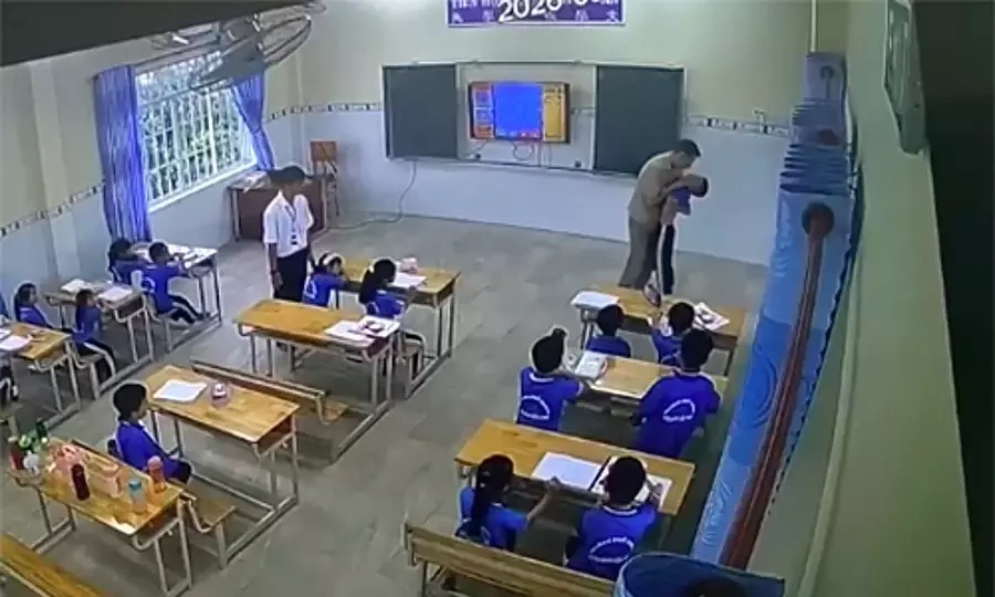 Foreign teacher accused of striking and grabbing students in Can Tho classroom