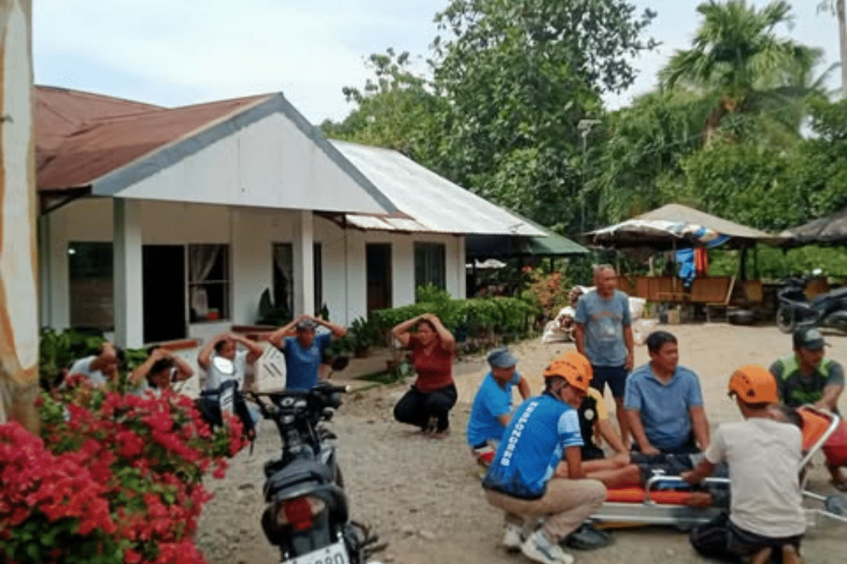 Valencia City conducts intensive earthquake drill with victim extraction scenario