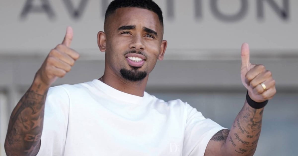 Barcelona bolsters attack with 'top striker' Jesus signing