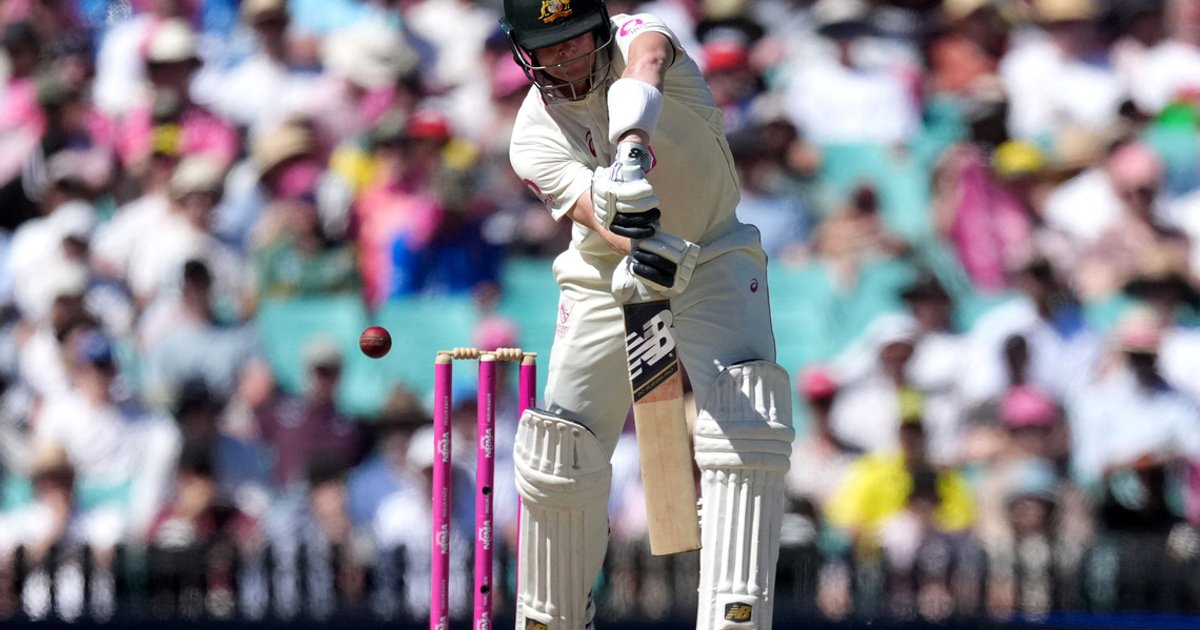 Smith fit to bat as Australia targets South Africa test finish
