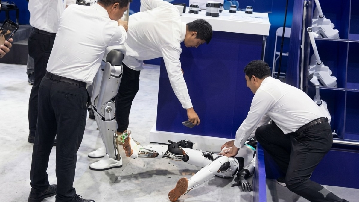 Humanoid robot malfunctions at Beijing conference, convulses on ground