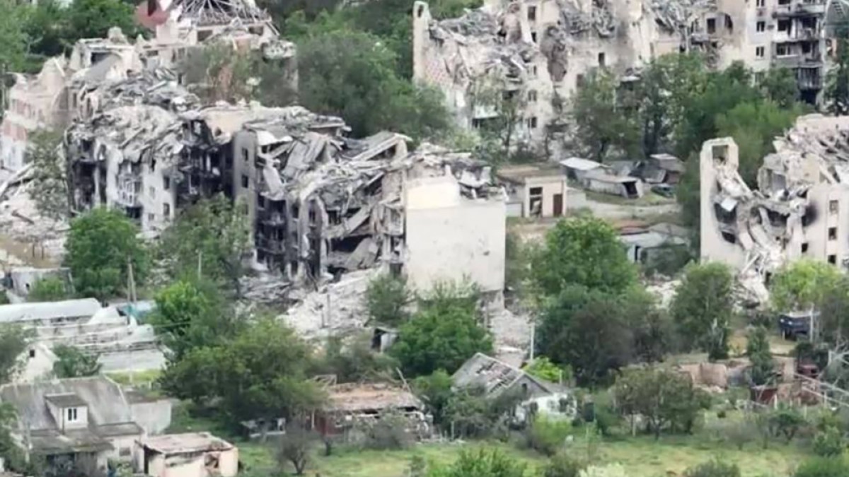 Ukrainians in Russian-held town struggle with hunger, disease amid conflict