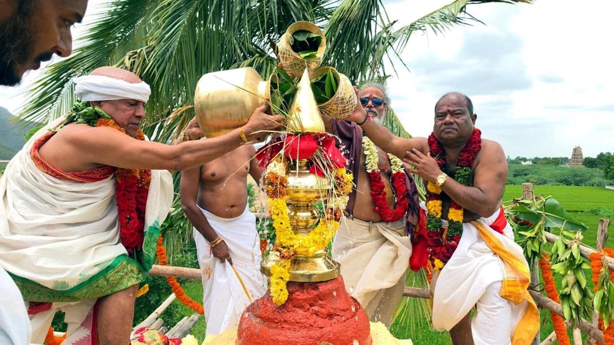 Sacred flagstaff consecrated at Andhra Pradesh temple in Nandyal