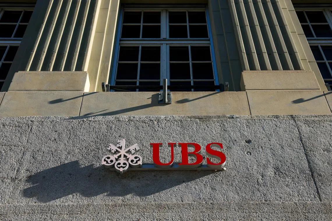 Multiple foreign banks eye UBS acquisition, Swiss media reports