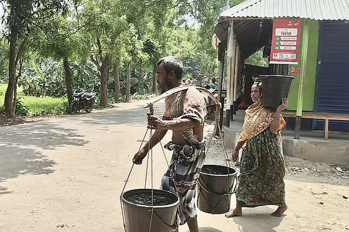 বারিন্দ অঞ্চলে জল সংকটে নিয়ন্ত্রণাজ্ঞা কেবল কাগজে-কলমে