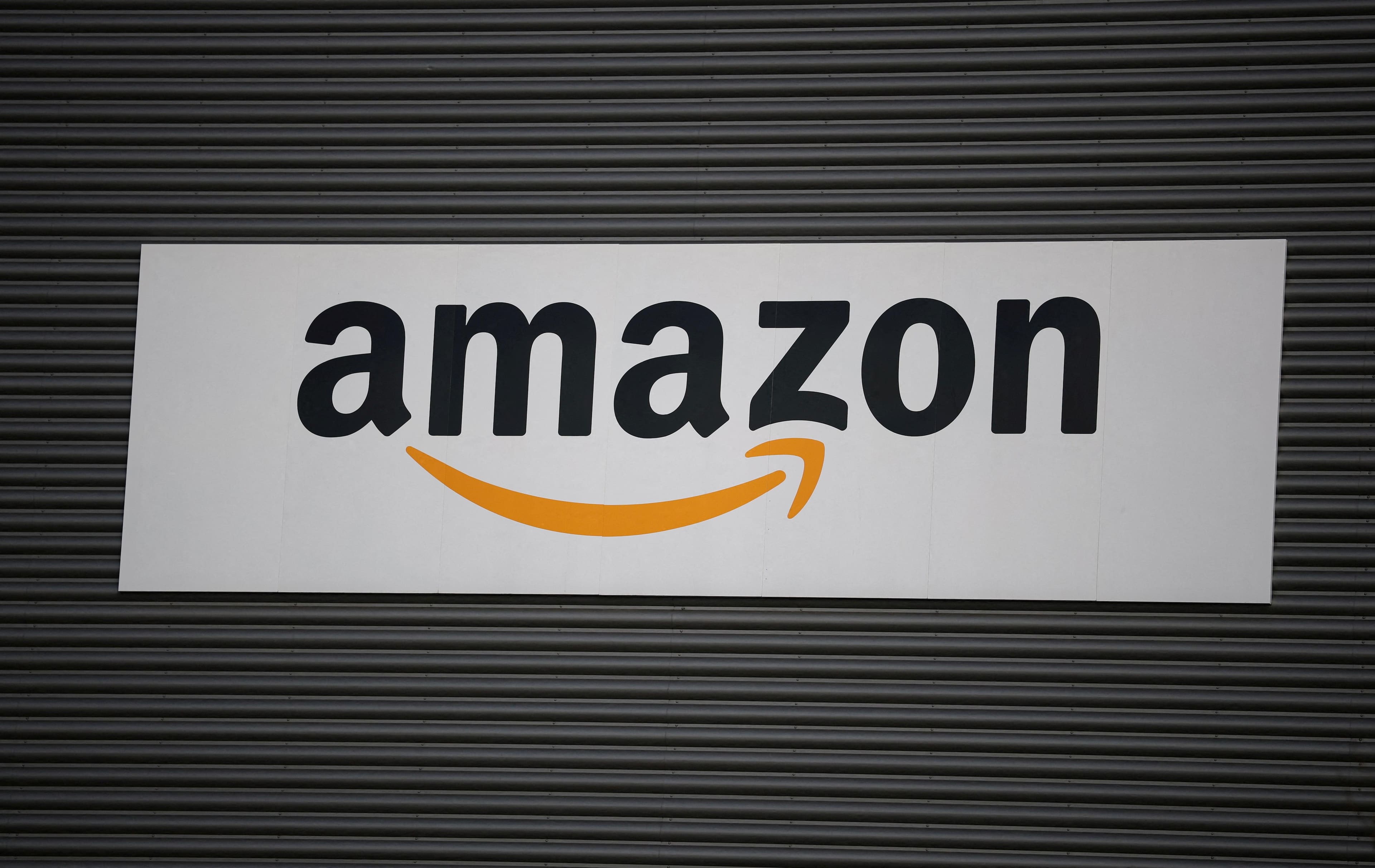 Tech Giants Burn Cash on AI Infrastructure as Device Demand Falters