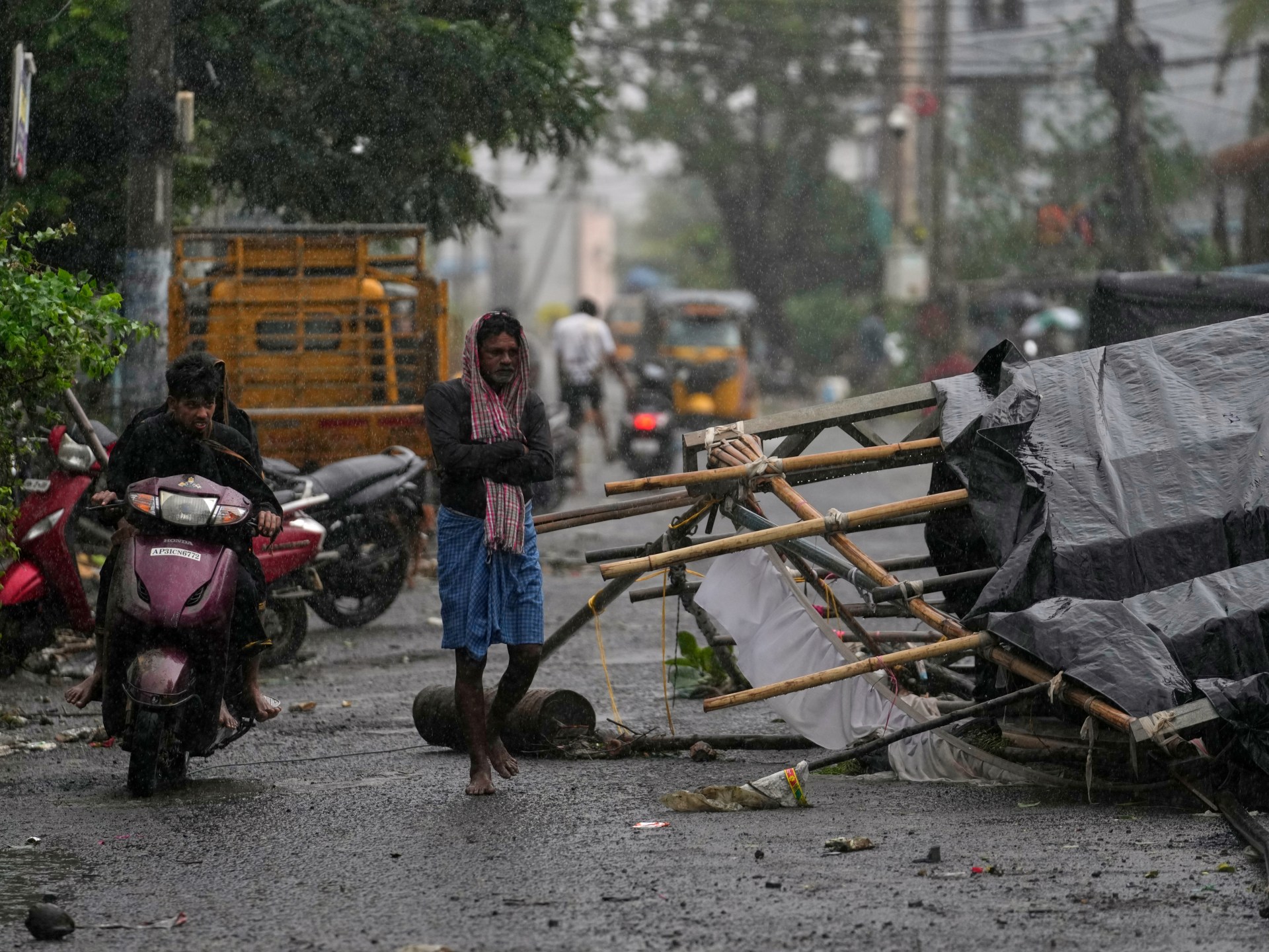 Cyclone Arnab batters India's Andhra Pradesh, displaces thousands