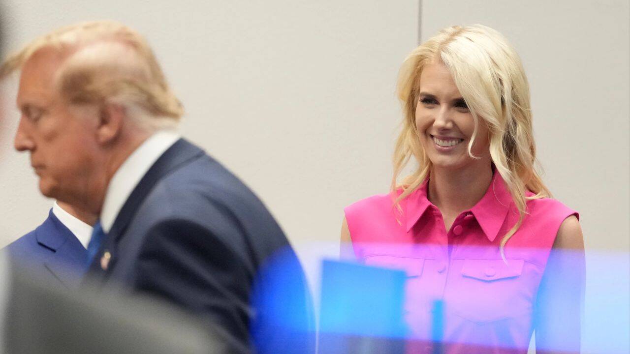 Trump distributes $45,000 cash gifts to aide and staff members