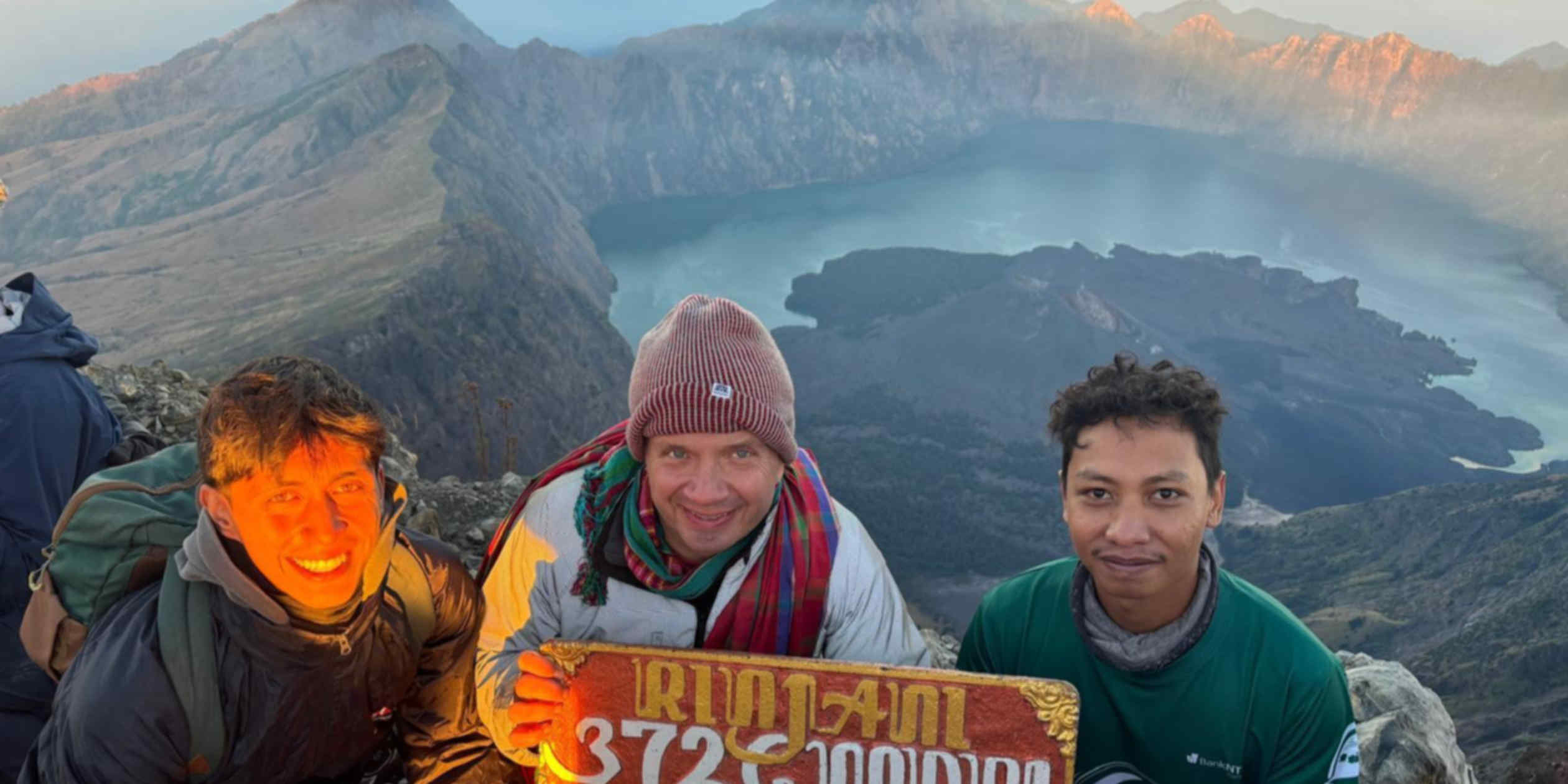 Lombok's Mount Rinjani draws adventure seekers despite volcanic risks