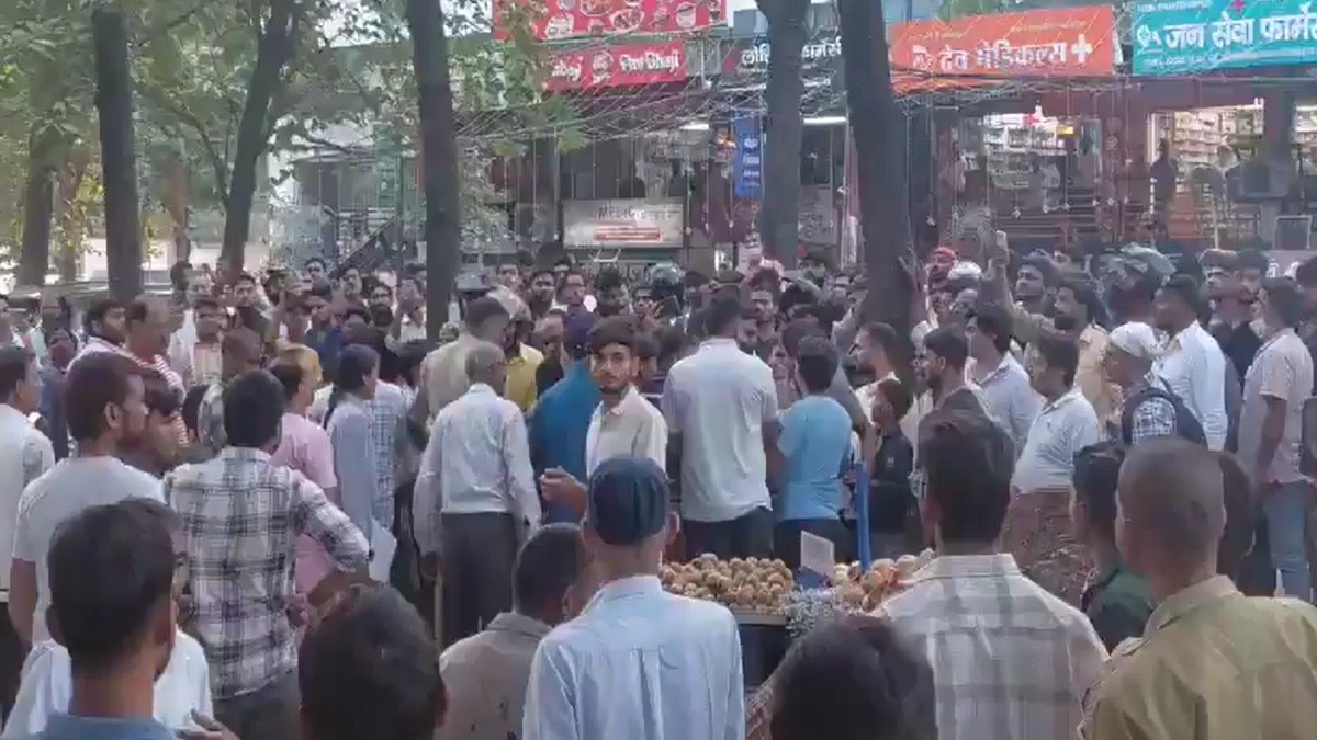 Coconut water dispute escalates into street brawl in Lucknow