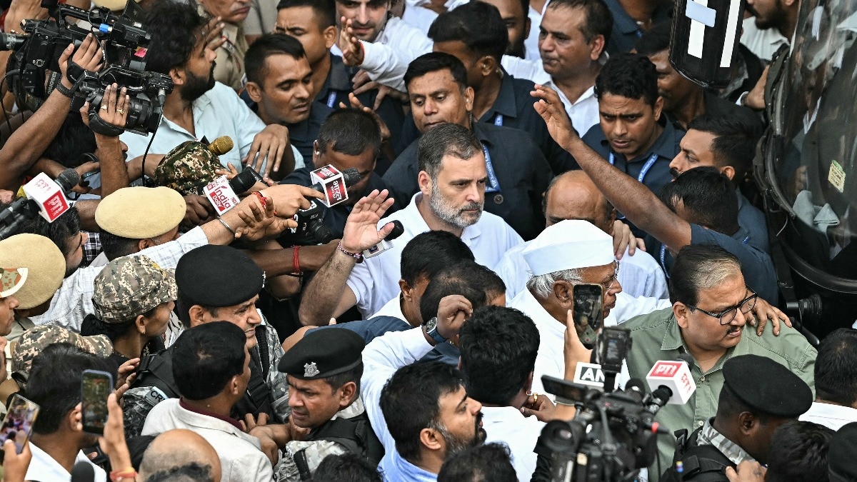 Government alleges harassment of women officers at Gandhi-led protest