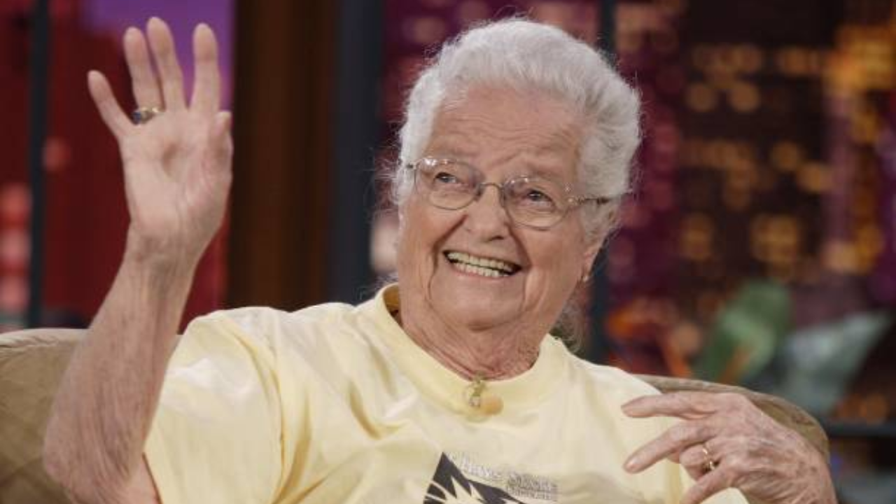 American woman becomes world's oldest college graduate at 95