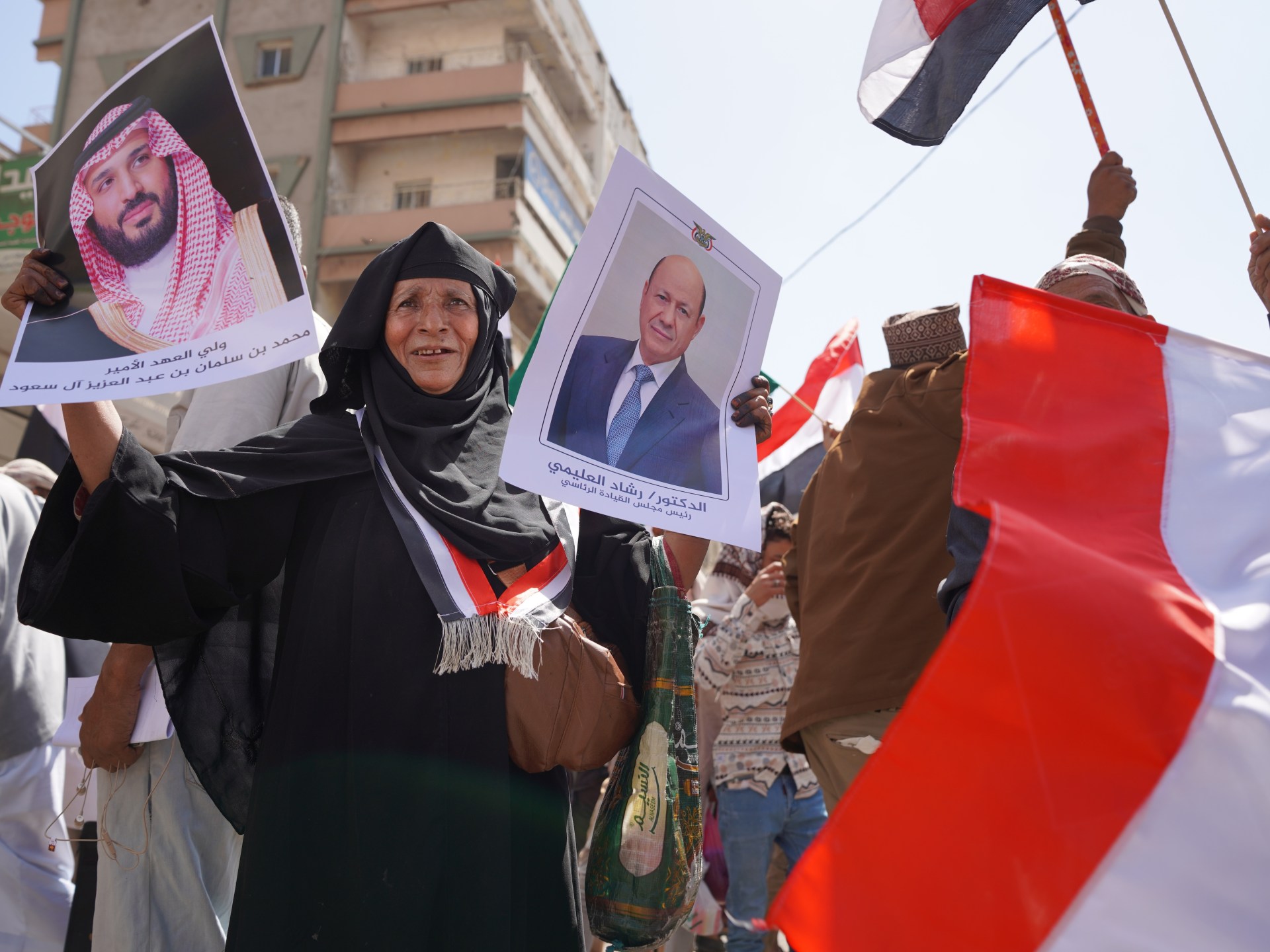 Yemen government mobilizes forces, extends amnesty to Houthi fighters