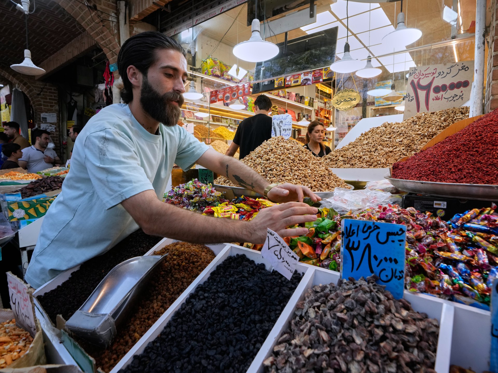 Iran Vows Economic Self-Reliance Despite US Sanctions Pressure